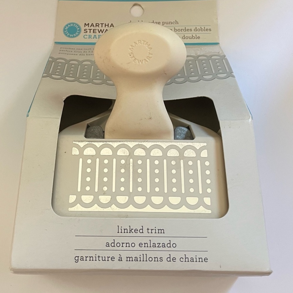 NIB Martha Stewart Crafts Double-Edge Punch- Linked Trim #42-70020. Papercrafts!